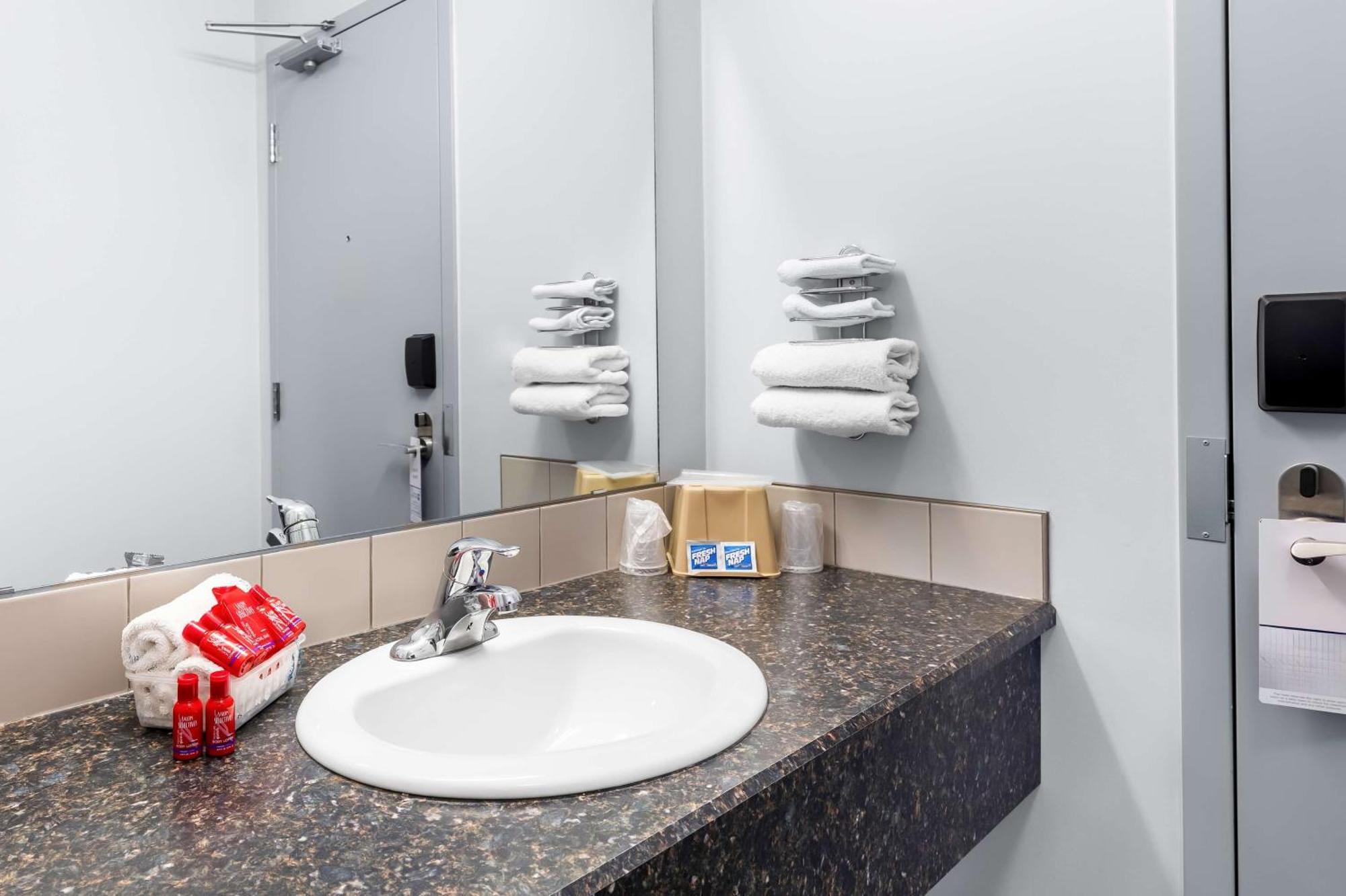 Surestay Studio By Best Western Hardisty Buitenkant foto
